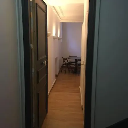 Joli Studio Proche De Montmartre * Paris