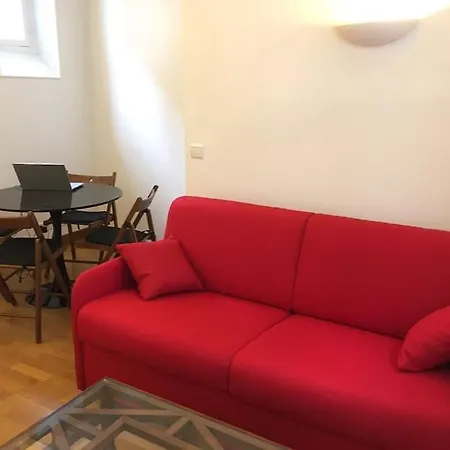 Joli Studio Proche De Montmartre *