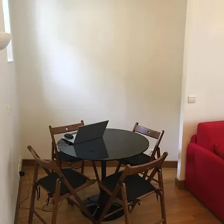 Joli Studio Proche De Montmartre